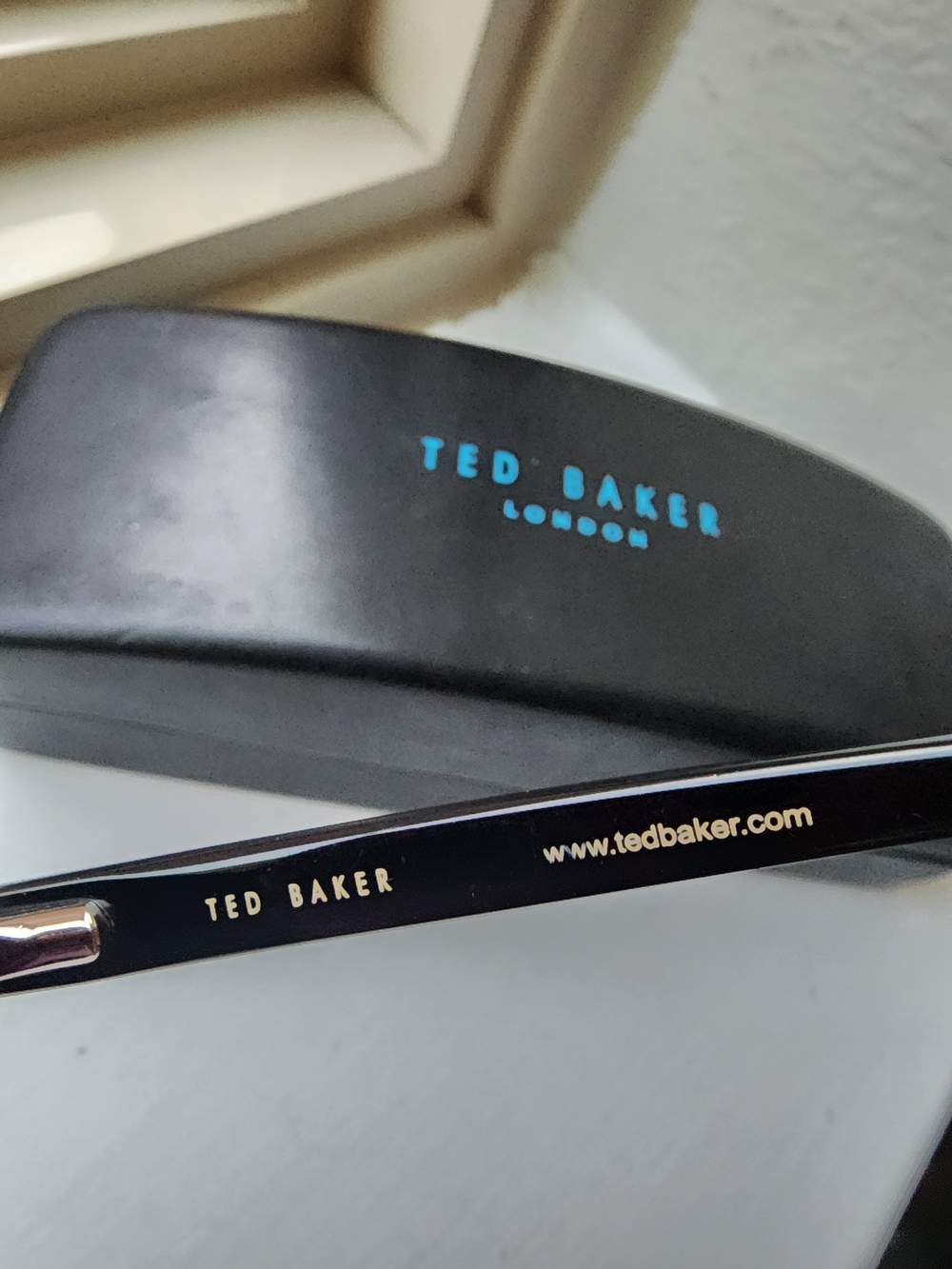 Ted Baker Black Sunglasses with Case - Picture 5 of 7
